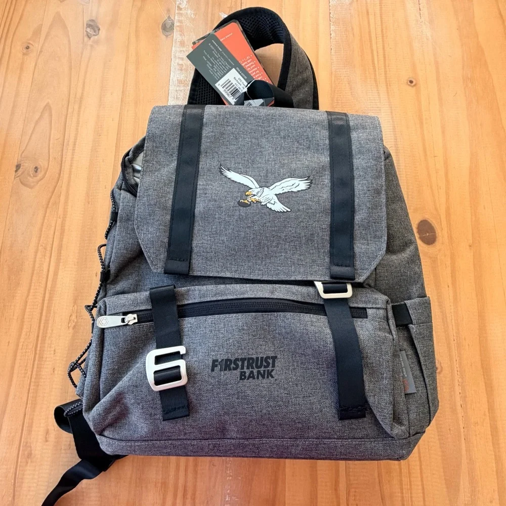 NWT NFL Oniva Philadelphia Eagles Traverse Wipeable Fabric Cooler Backpack grey